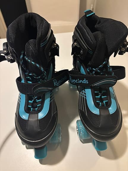 Fina oanvända rullskridskor