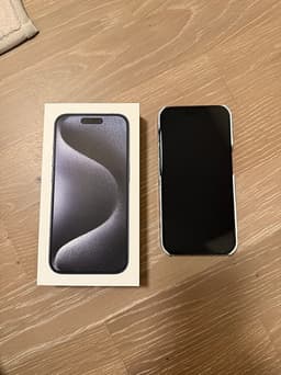 iPhone 15 pro blå titan