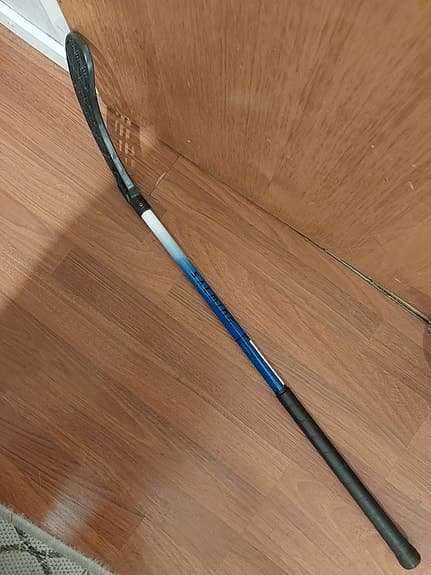 Salming innebandyklubba Junior 67–68 cm – höger, mycket fint skick.