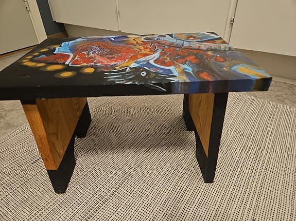 PALL i svart, rött, ljusblått och guld