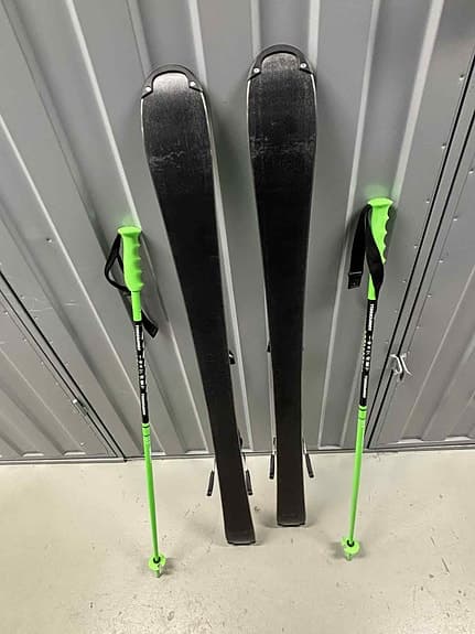 Head junior skidor och stavar.