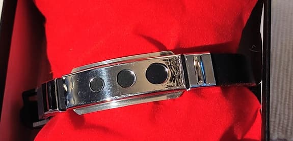 Svart armband  m stålspänne framtill,jätte tufft och snyggt