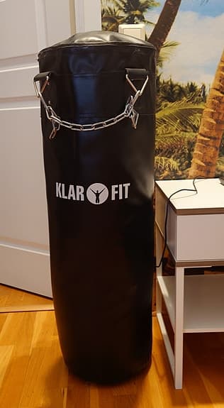 Klar fit boxingssäck i nästan ny skick med vägg montering
