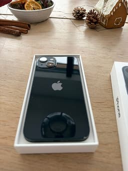 Apple iPhone 13 128 GB svart