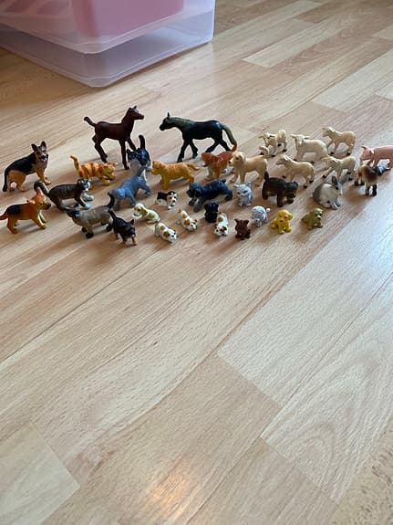 Blandade plastdjur, hundar, hästar, katter, får, kanin, gris