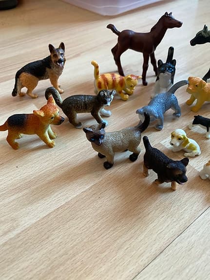Blandade plastdjur, hundar, hästar, katter, får, kanin, gris