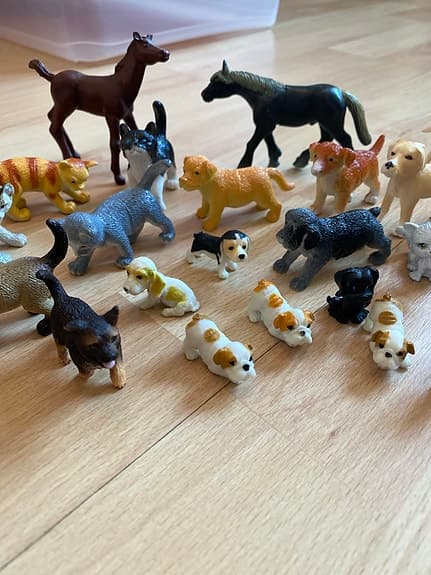 Blandade plastdjur, hundar, hästar, katter, får, kanin, gris