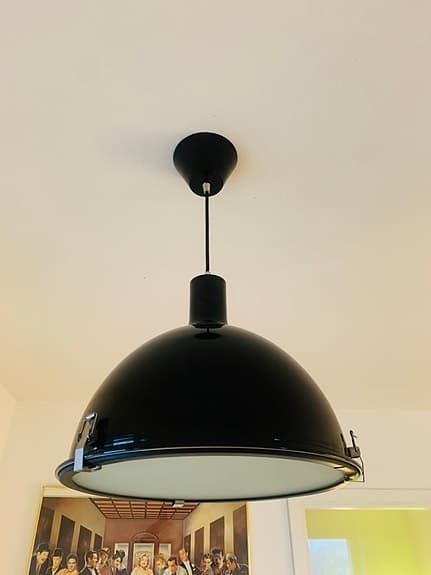 Aneta pendellampa / taklampa i industriell stil, svart - som ny!