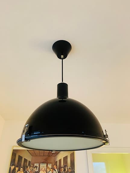 Aneta pendellampa / taklampa i industriell stil, svart - som ny!