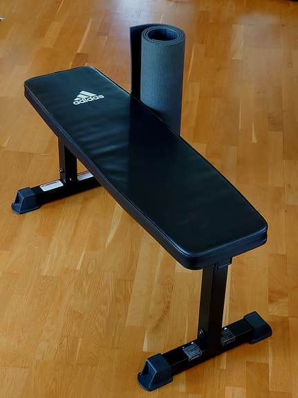 Träningsbänk Adidas med underlagsmatta