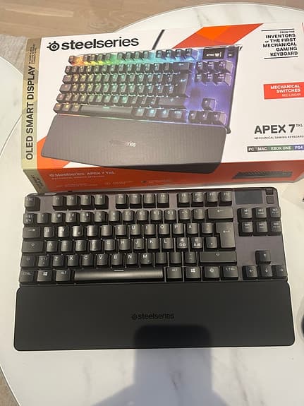 SteelSeries Apex 7 TKL Mekaniskt tangentbord svart + Glorious Model D Gamingmus