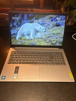 Som ny! Lenovo IdeaPad 1 – 15,6″ | väldigt lite använd | Väska + trådlös mus