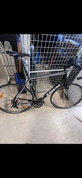 Trek Madone Three Series racercykel svart