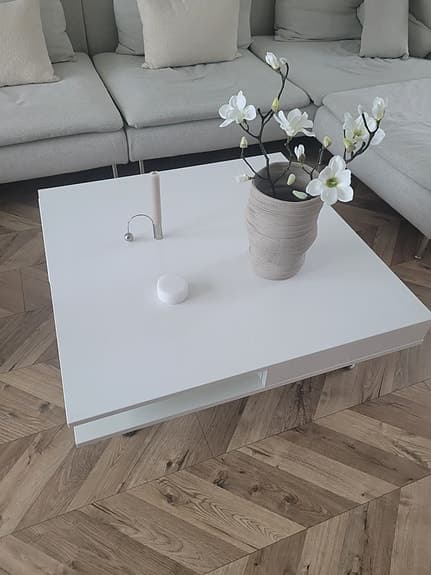 Modernt soffbord . Utgått från ikea