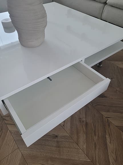 Modernt soffbord . Utgått från ikea