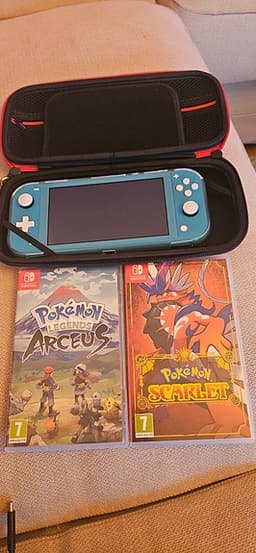 Nintendo Switch Lite  konsol med Pokémon Legends Arceus och Pokémon Scarlet