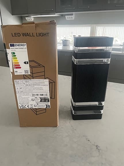 Utebelysning 8 st lampor (4 helt nya + 4 lite använda)