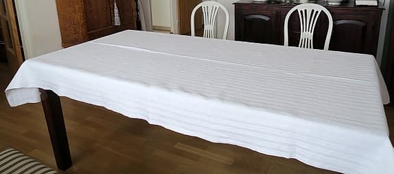 Antik linneduk med 12 servetter