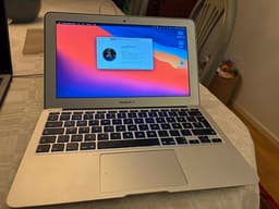 Apple Macbook Air 11 inch, 250 GB HD