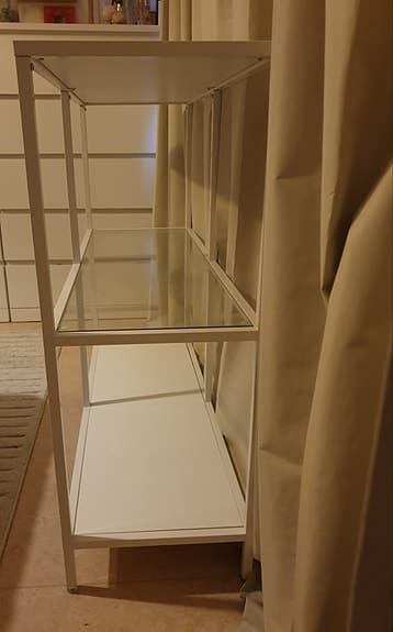 Vittsjö hylla med glas- och bottenhyllor