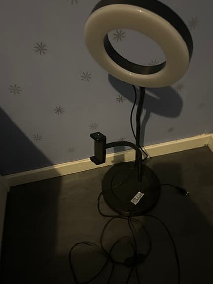 Gaming lampa med telefon hållare