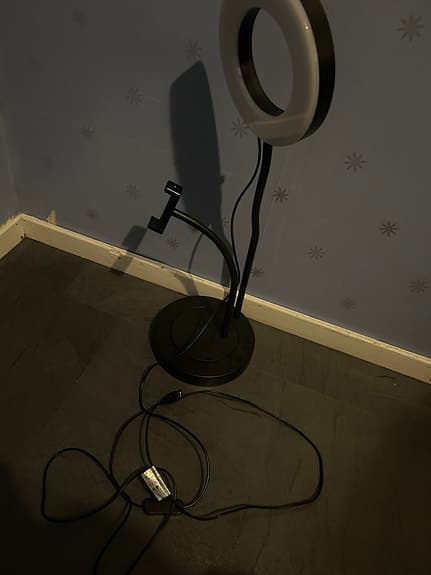 Gaming lampa med telefon hållare