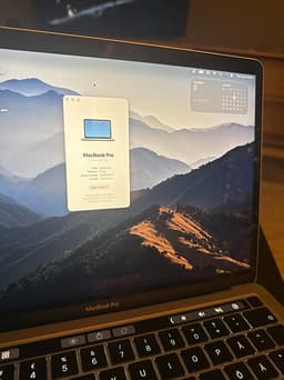 MacBook Pro 13” M2 (2022) – 256 GB – 90 % batteri – Mycket fint skick