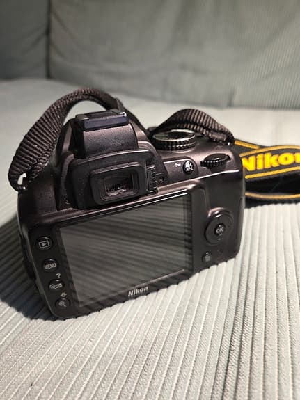 Nikon D3000 Kamera, 2 objektiv, 1 blixt, 2 väskor