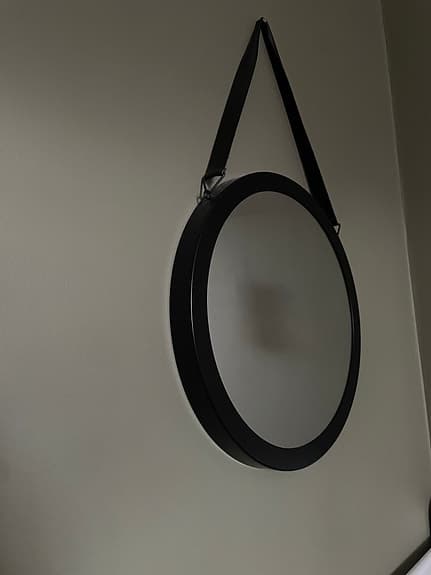 Spegel med läderband