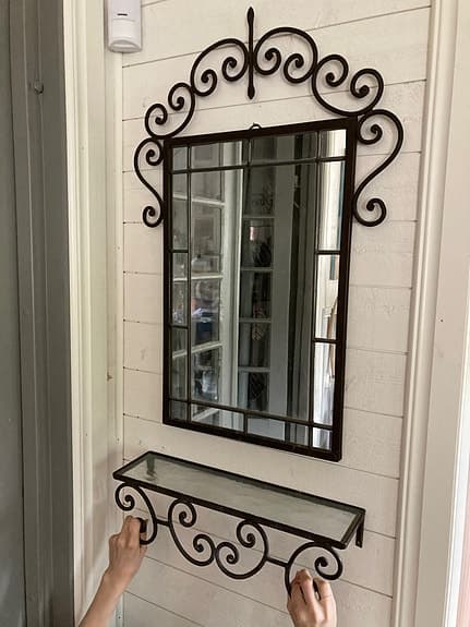 Väggspegel i smide med blyinfattat glas