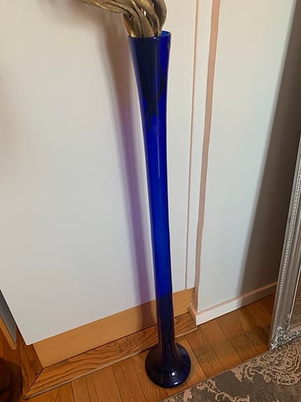 Avlång vas i blått