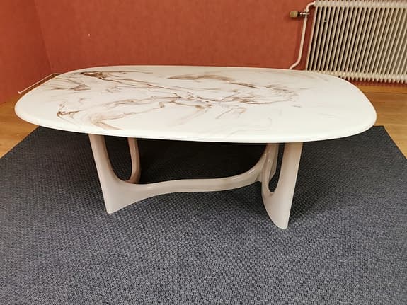 Snyggt soffbord i marmor
