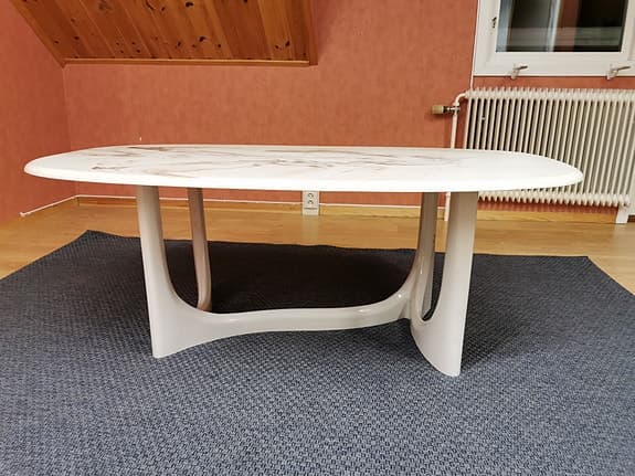 Snyggt soffbord i marmor
