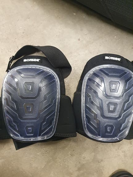 Skyddshälm/Hörslkåpor/kapselhörsydd/knäskydd. Etc