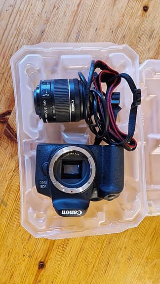 Canon EOS 850D + 18-55mm objektiv - Nyskick & Komplett