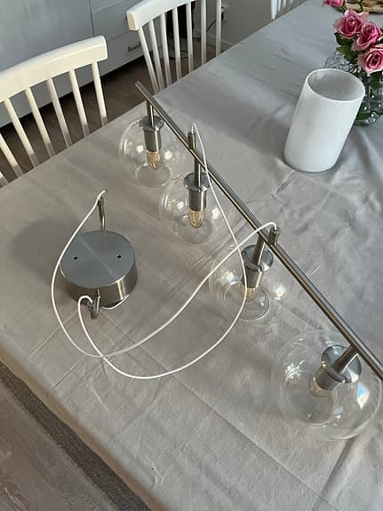 Taklampa matsalsbord