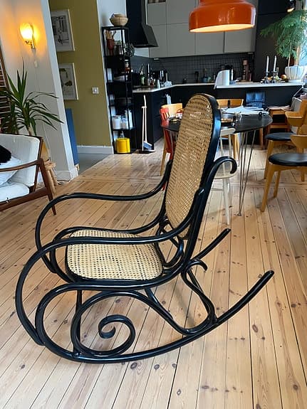 Gungstol i Thonet-stil