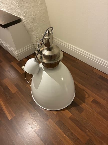 Stor elegant industrilampa från Watt&Veke