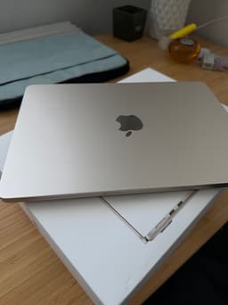 Apple MacBook Air 13" (2025, M4) 16/256 GB starlight