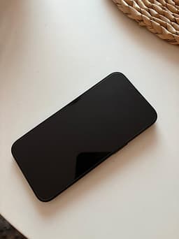 Iphone 13 128 Gb + Original laddare + Trådlösa hörlurar