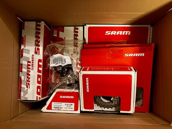 Gruppset : SRAM Rival 22 (Mekanisk/Mekanisk = 2x11 växlar + fälgbroms)