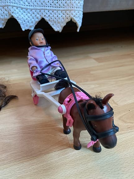Mini Baby Born docka 2st med häst med vagn, samt bratzdocka.