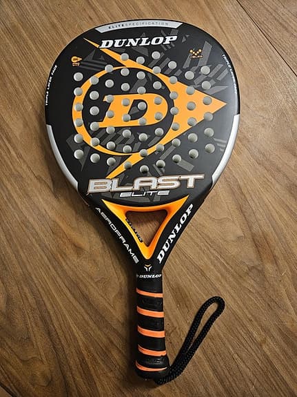 Padelrack och bollar, Dunlop