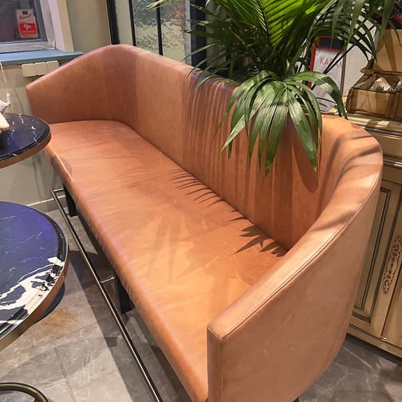 Soffa lounge lång brun klädsel metallben