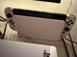 Nintendo Switch oled Spelkonsol med tillbehör och spel