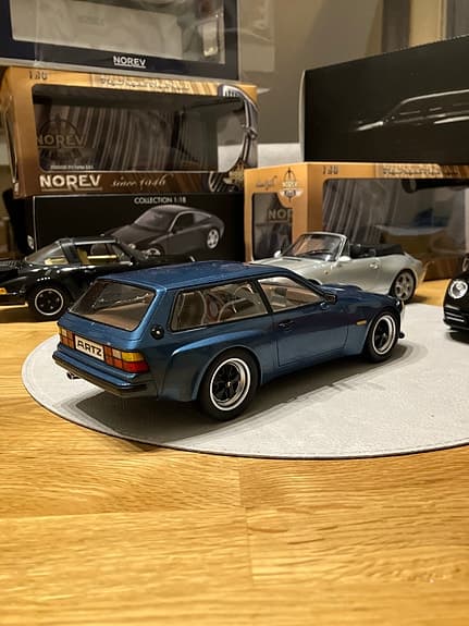 3st Porsche modellbilar skala 1:18