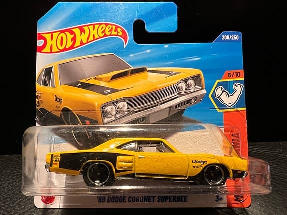 Hot Wheels '69 Dodge Coronet Superbee leksaksbil gul