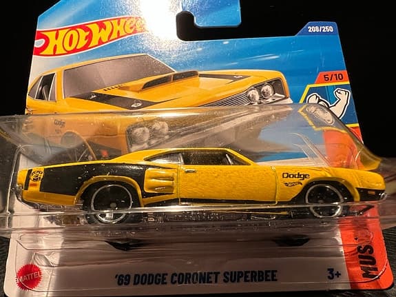 Hot Wheels '69 Dodge Coronet Superbee leksaksbil gul