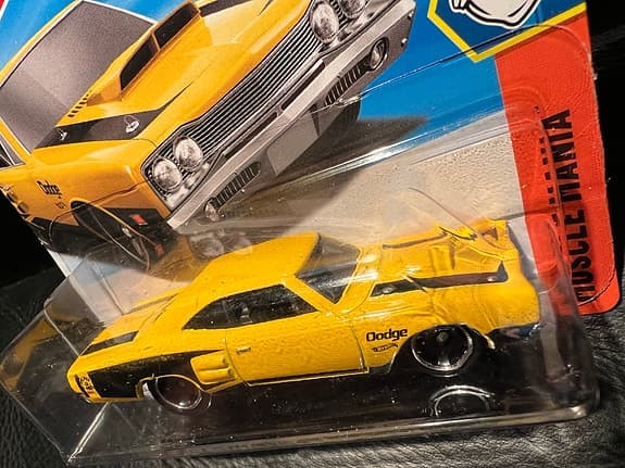 Hot Wheels '69 Dodge Coronet Superbee leksaksbil gul