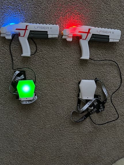 Laser X stridsspel med västar och pistoler – komplett set